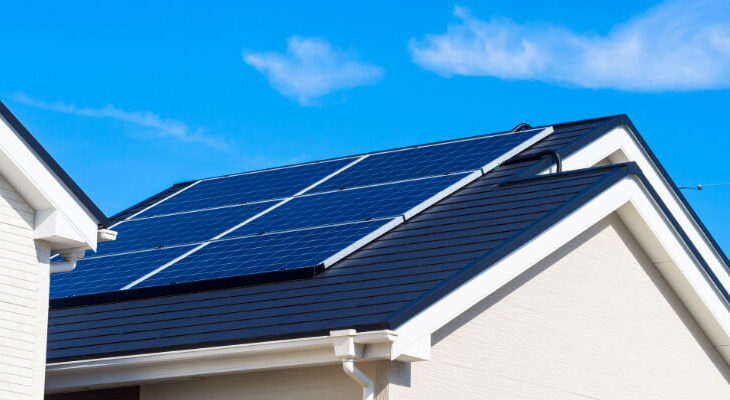 太陽光発電に家庭用蓄電池の後付けを検討。パターン別に必要な機器を解説！