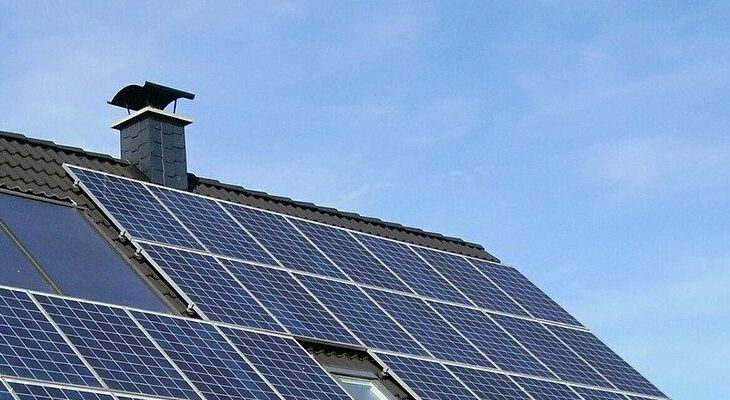 売電するよりもお得！自家消費型太陽光発電に切り替えると費用削減効果はどうなる？